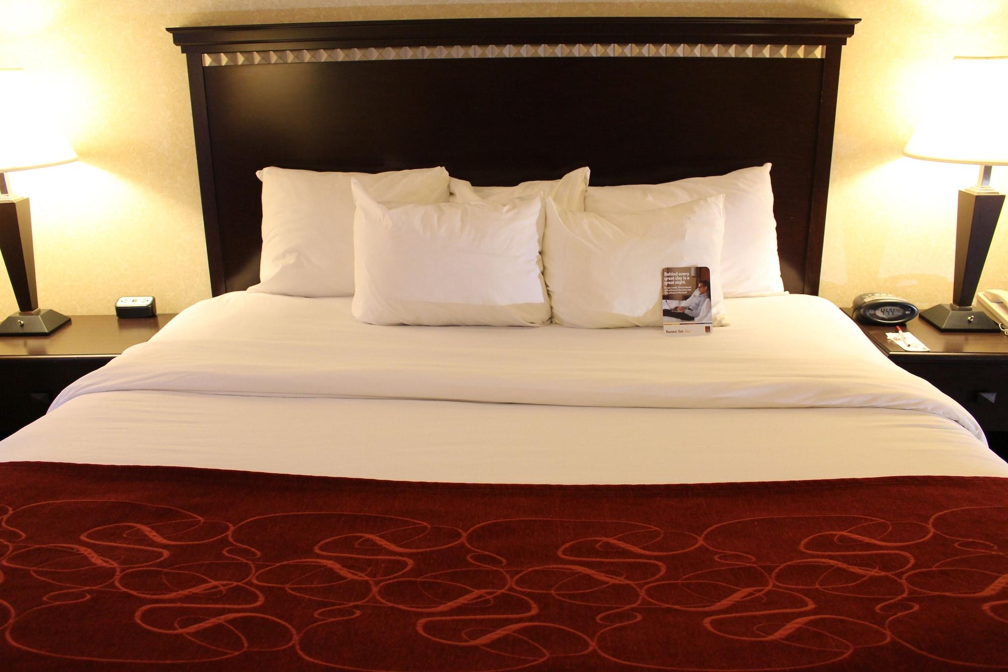 Comfort Suites Canton - Detroit Bagian luar foto