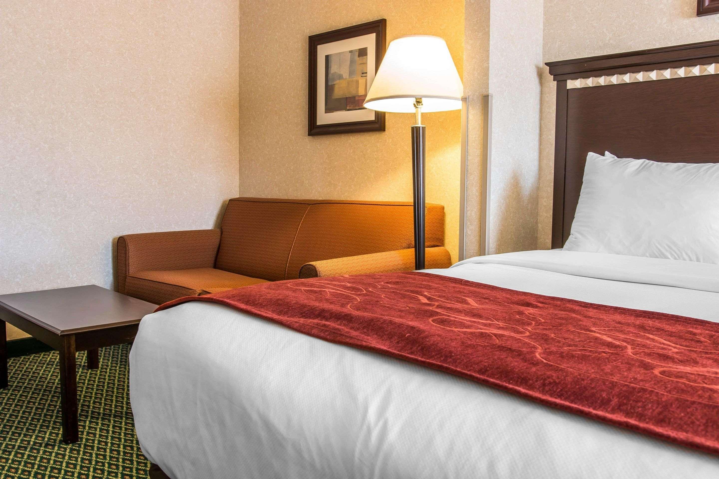 Comfort Suites Canton - Detroit Bagian luar foto