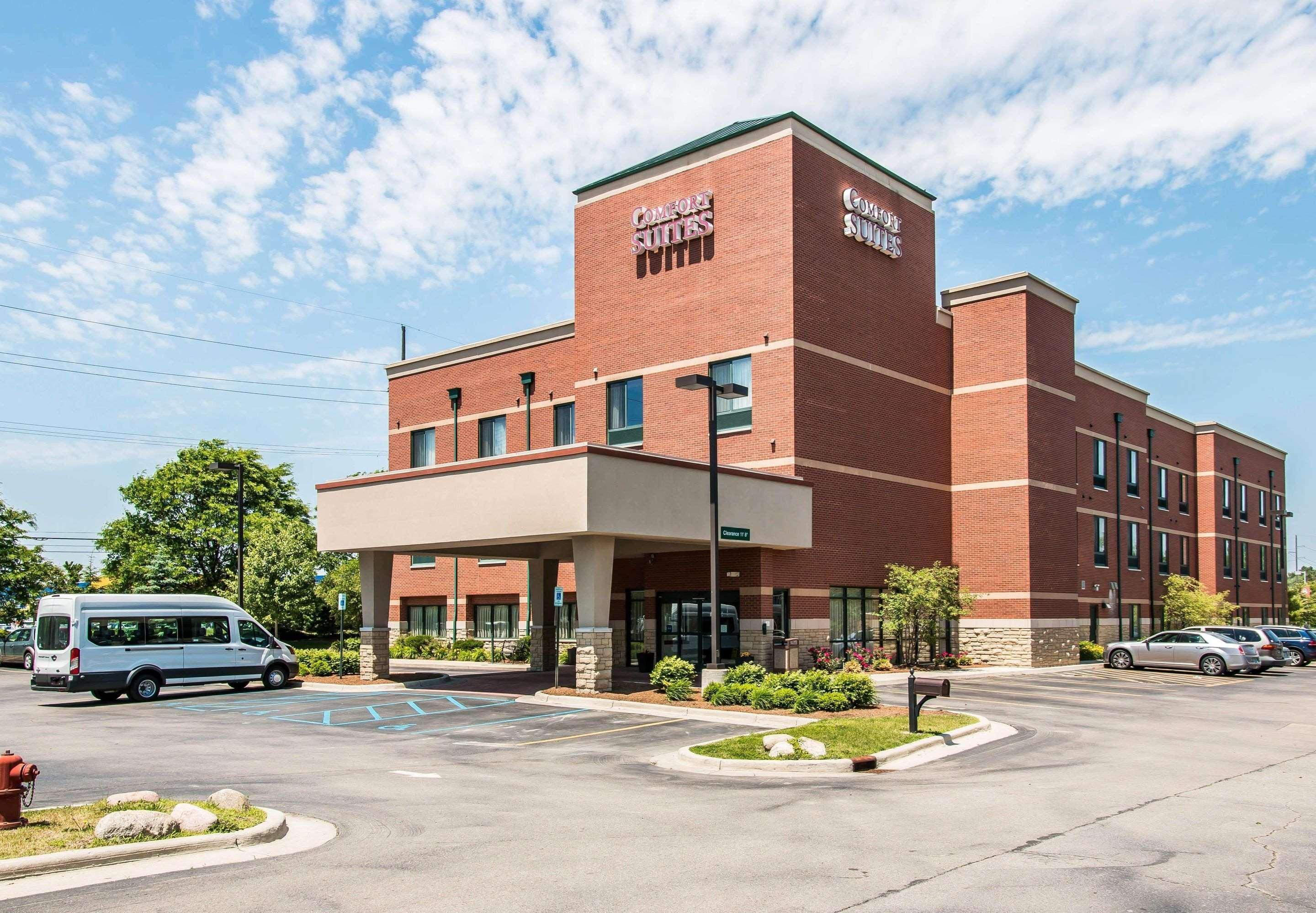 Comfort Suites Canton - Detroit Bagian luar foto