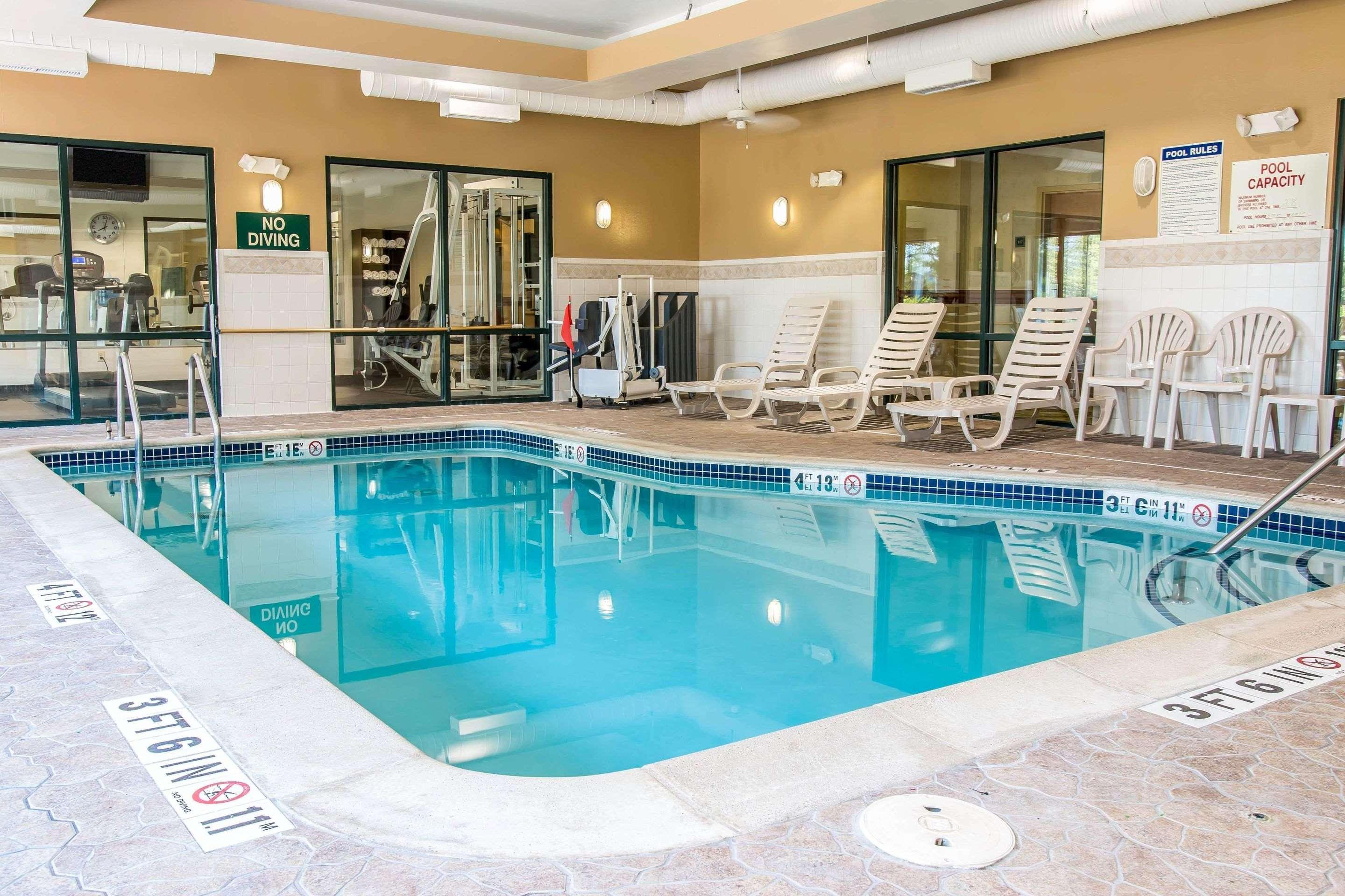 Comfort Suites Canton - Detroit Bagian luar foto