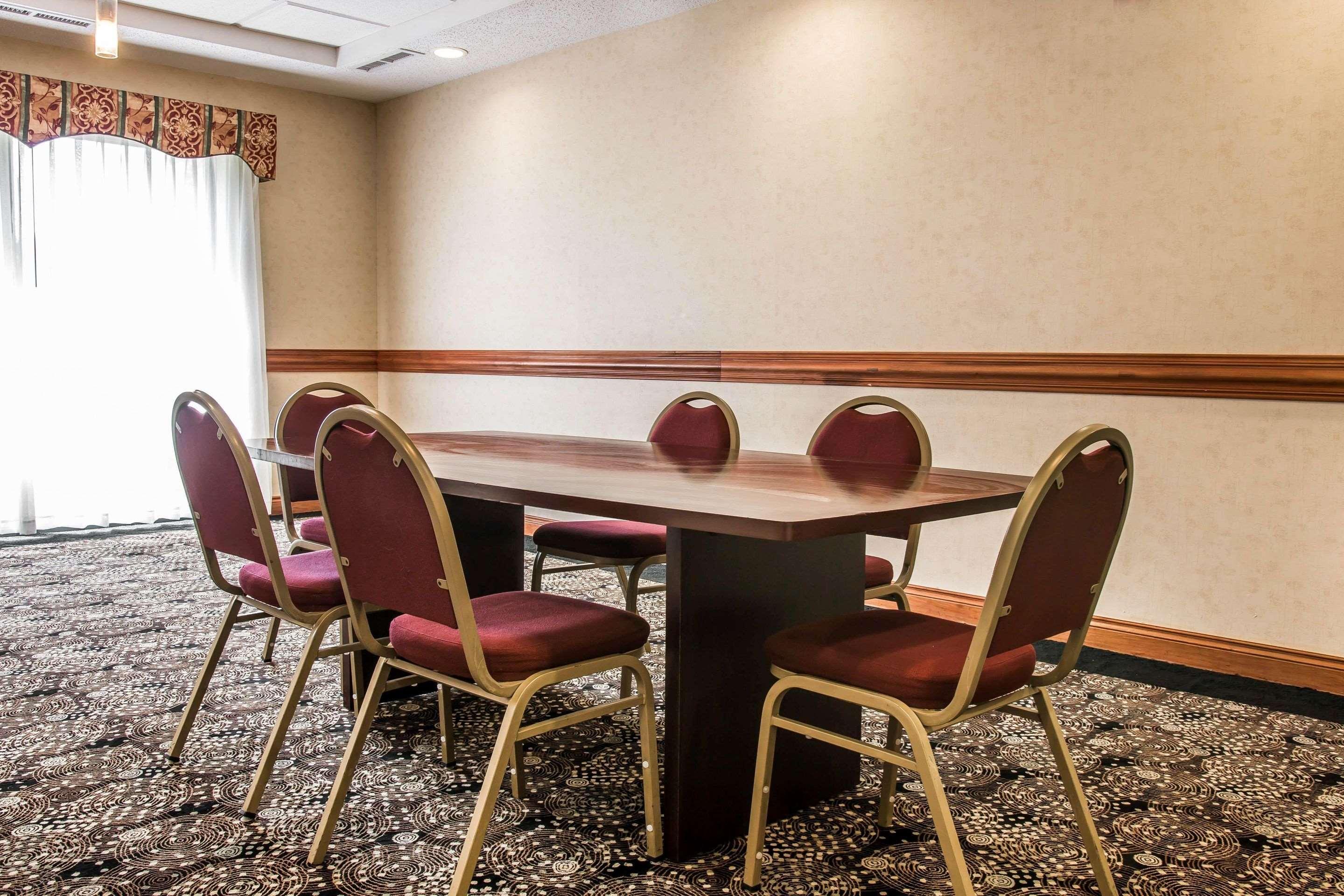 Comfort Suites Canton - Detroit Bagian luar foto