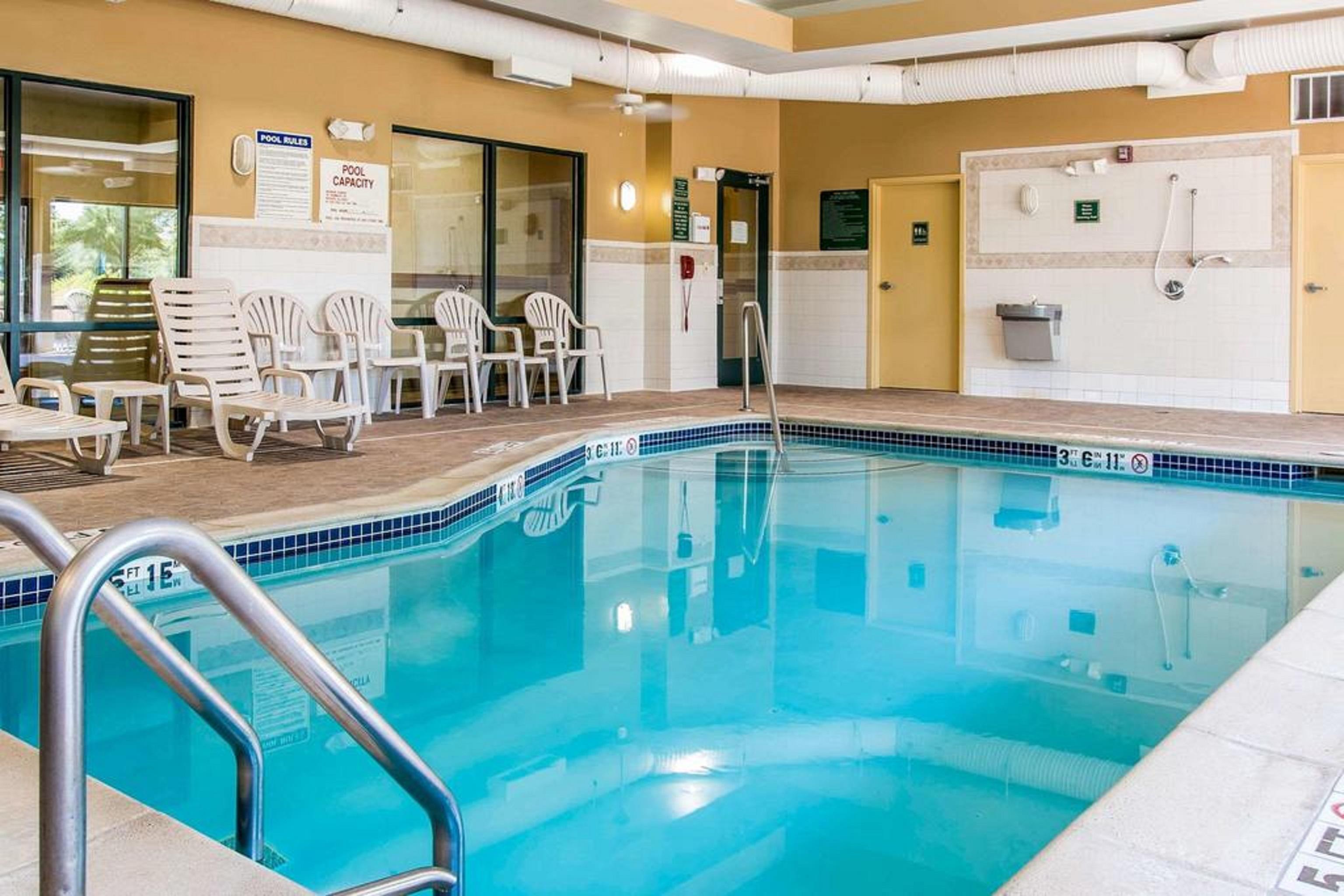 Comfort Suites Canton - Detroit Bagian luar foto