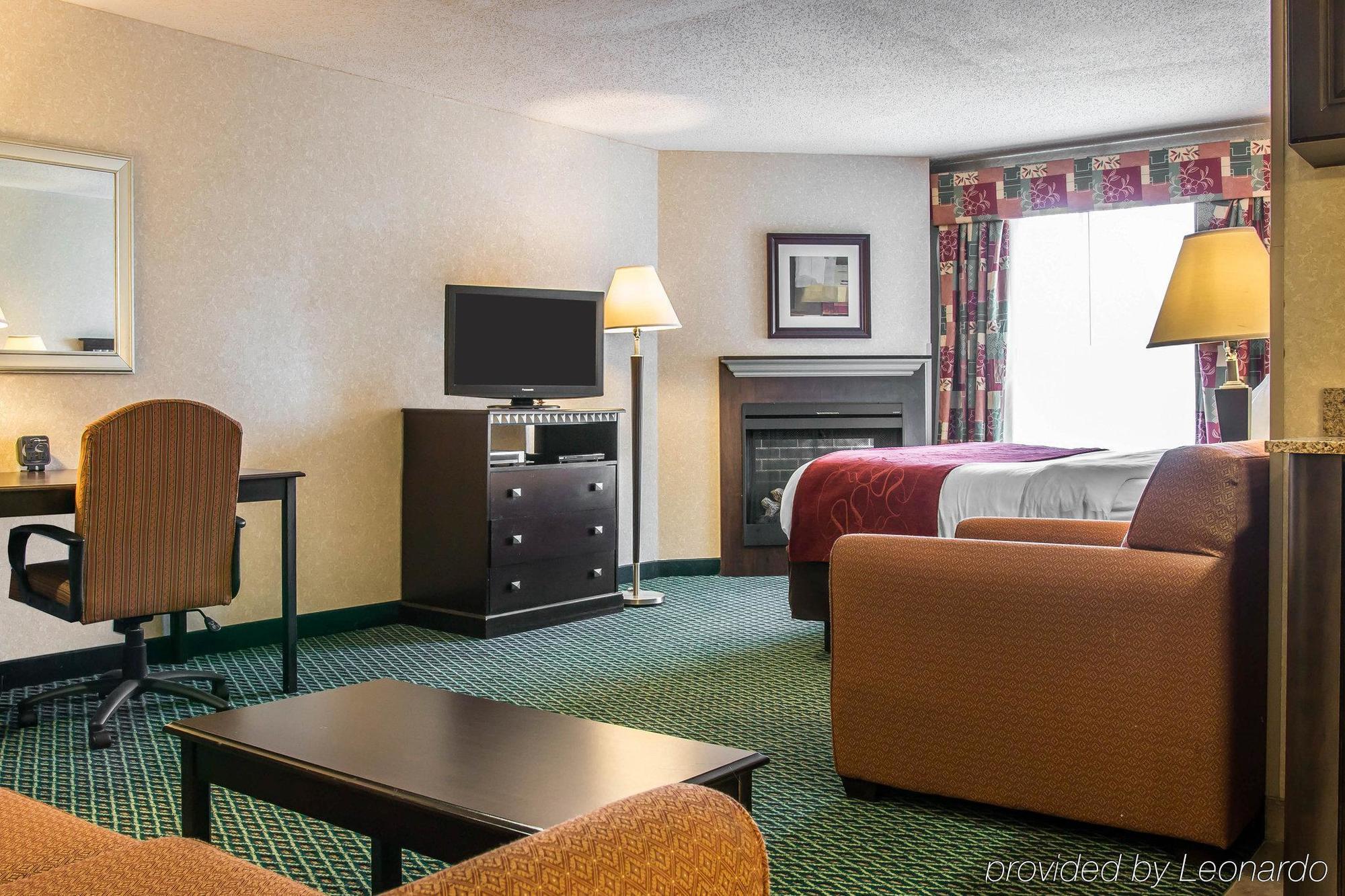 Comfort Suites Canton - Detroit Bagian luar foto