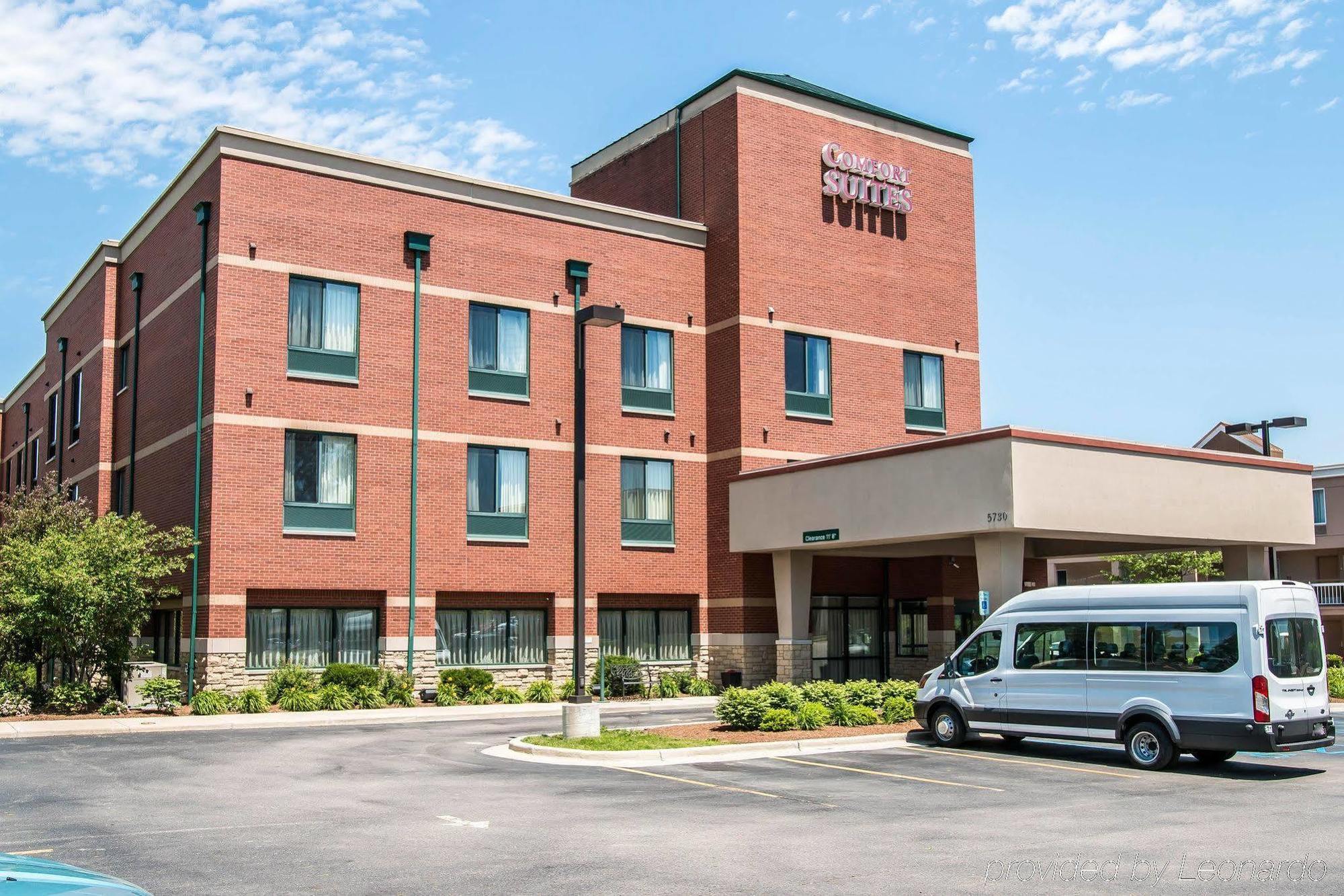Comfort Suites Canton - Detroit Bagian luar foto