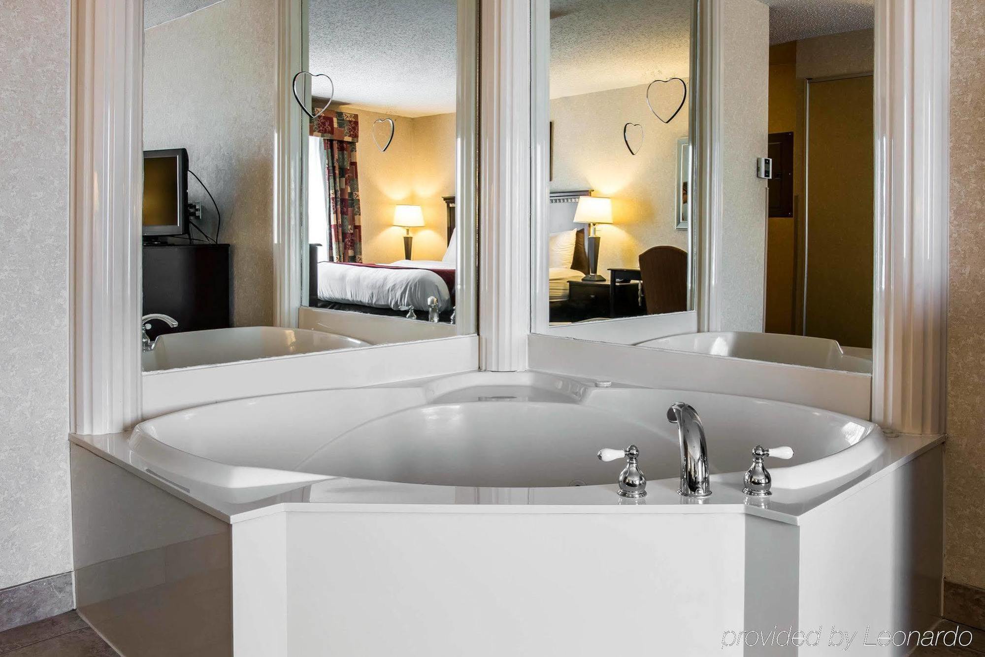 Comfort Suites Canton - Detroit Bagian luar foto