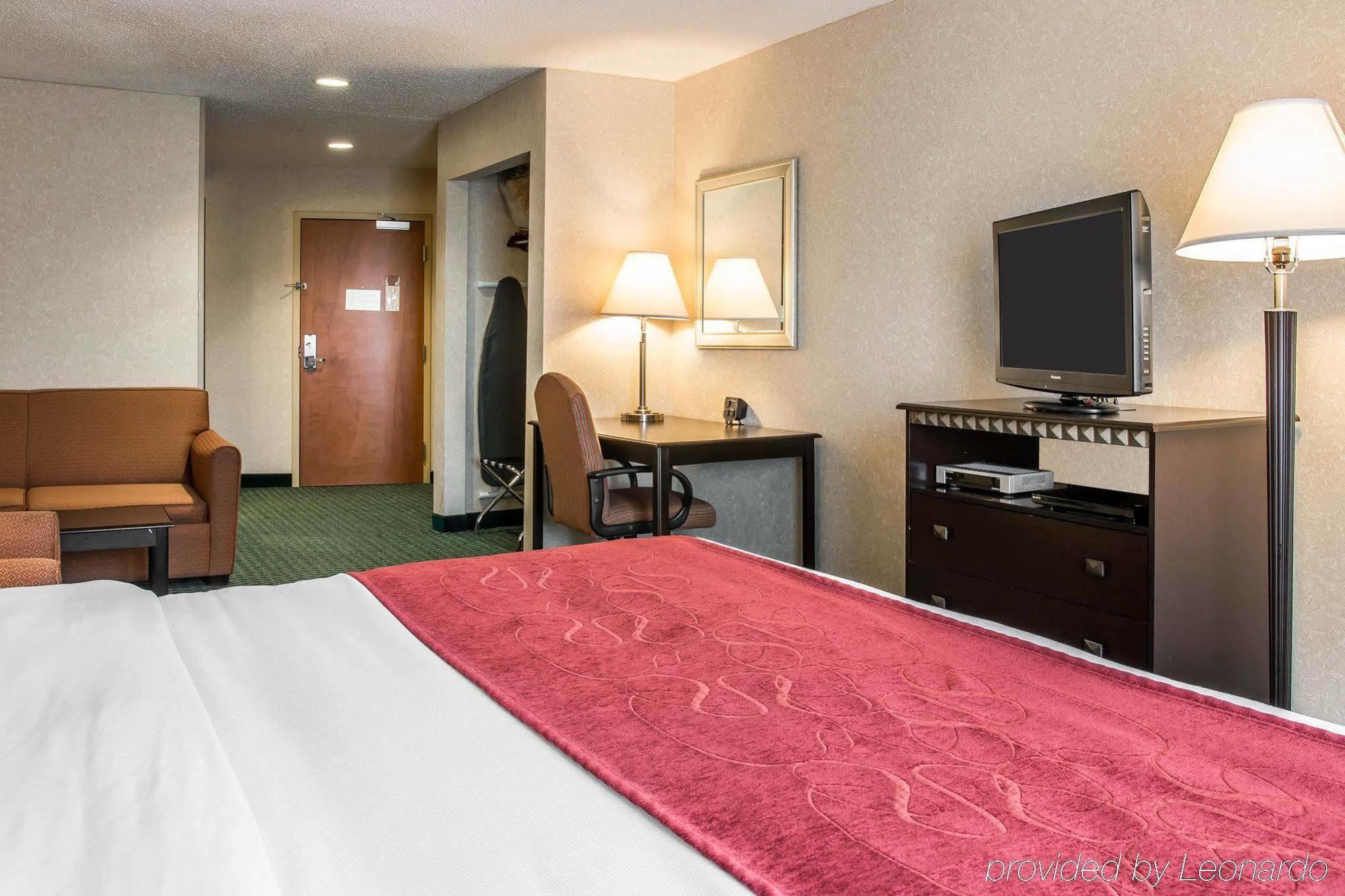 Comfort Suites Canton - Detroit Bagian luar foto
