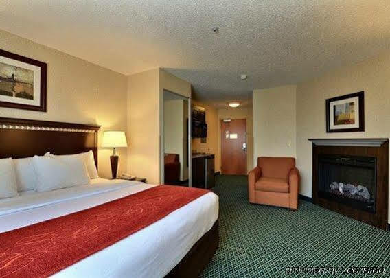 Comfort Suites Canton - Detroit Bagian luar foto