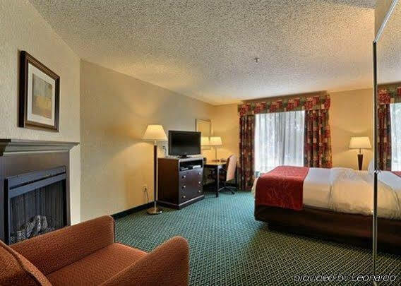 Comfort Suites Canton - Detroit Bagian luar foto